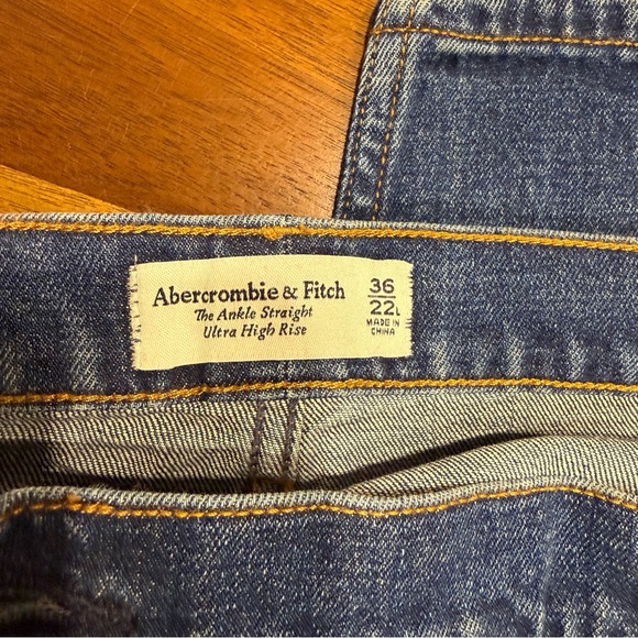 Abercrombie & Fitch Ultra High Rise Ankle Straight Blue Jeans new with tag - Picture 3 of 4